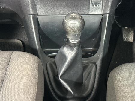 2012-Toyota-Etios-15-XS-5-dr_11
