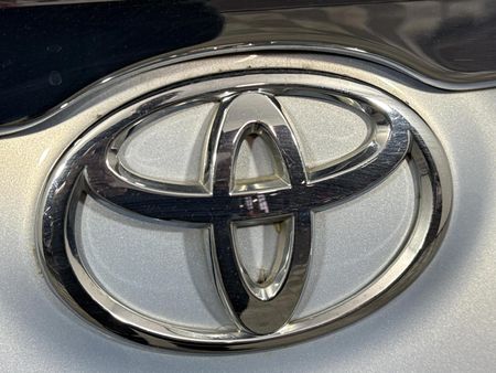 2012-Toyota-Etios-15-XS-5-dr_12