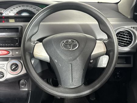 2012-Toyota-Etios-15-XS-5-dr_13
