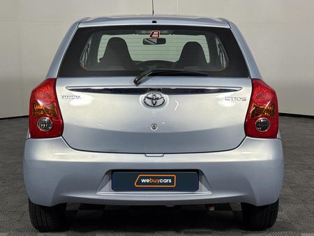 2012-Toyota-Etios-15-XS-5-dr_4