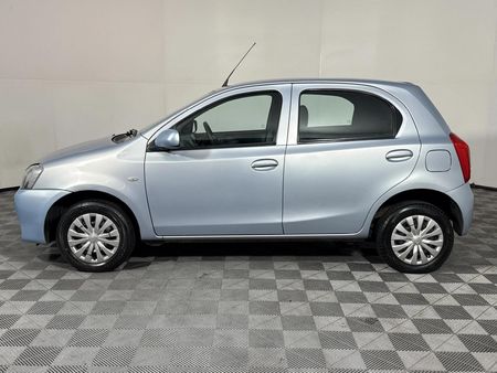 2012-Toyota-Etios-15-XS-5-dr_5