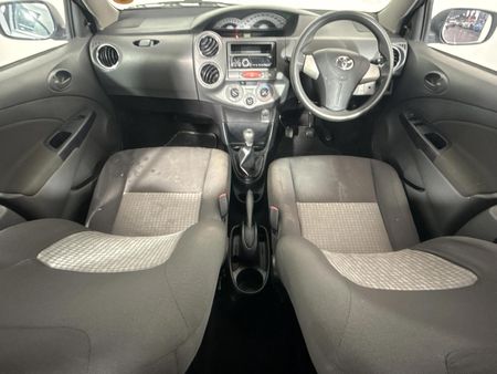 2012-Toyota-Etios-15-XS-5-dr_6