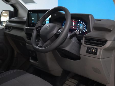 2026-Volkswagen-Transporter-Crew-Bus-20TDI-LWB-81kw-8-Seat_11