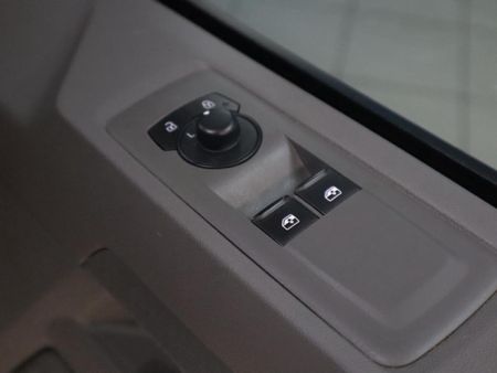 2026-Volkswagen-Transporter-Crew-Bus-20TDI-LWB-81kw-8-Seat_14
