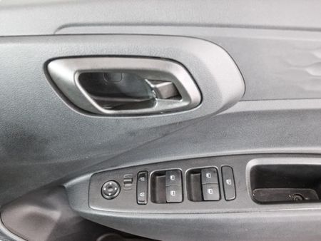2025-Hyundai-Grand-i10-10-Motion_12