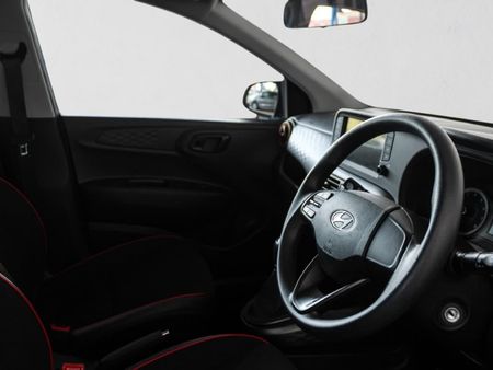 2025-Hyundai-Grand-i10-10-Motion_13