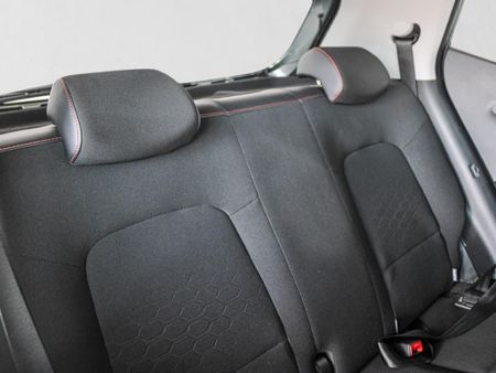 2025-Hyundai-Grand-i10-10-Motion_15