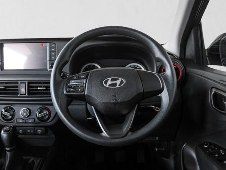 2025-Hyundai-Grand-i10-10-Motion_16