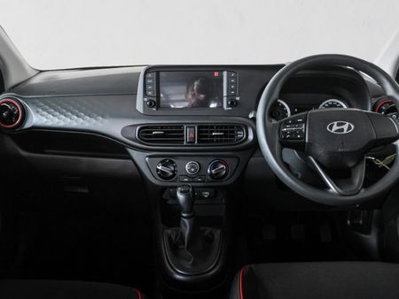 2025-Hyundai-Grand-i10-10-Motion_17