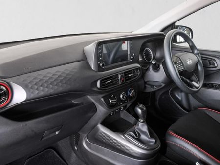 2025-Hyundai-Grand-i10-10-Motion_18