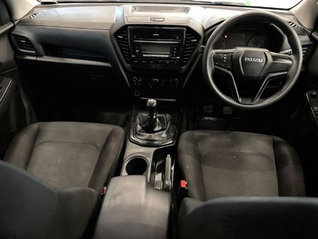 2023-Isuzu-D-Max-19-DDI-HR-L-Double-Cab_9