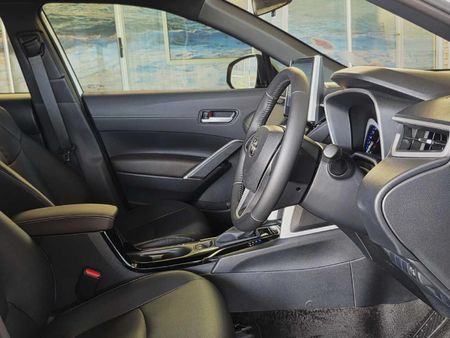 2026-Toyota-Corolla-Cross-18-XS_12