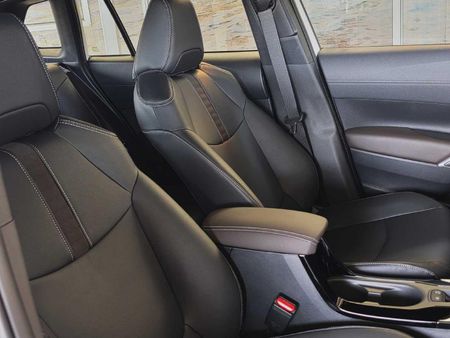 2026-Toyota-Corolla-Cross-18-XS_16