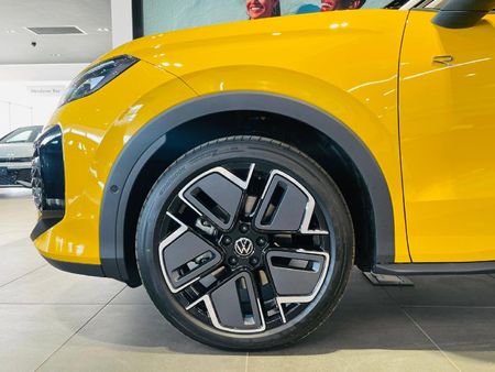 2026-Volkswagen-T-Roc-20-TSI-4M-R-Line-Auto_11