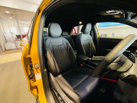 2026-Volkswagen-T-Roc-20-TSI-4M-R-Line-Auto_13
