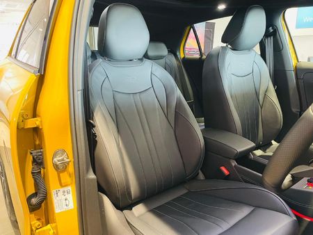 2026-Volkswagen-T-Roc-20-TSI-4M-R-Line-Auto_14