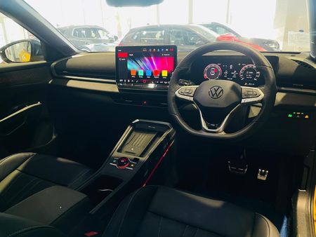 2026-Volkswagen-T-Roc-20-TSI-4M-R-Line-Auto_16