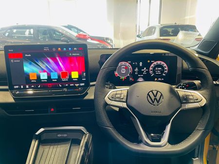 2026-Volkswagen-T-Roc-20-TSI-4M-R-Line-Auto_17