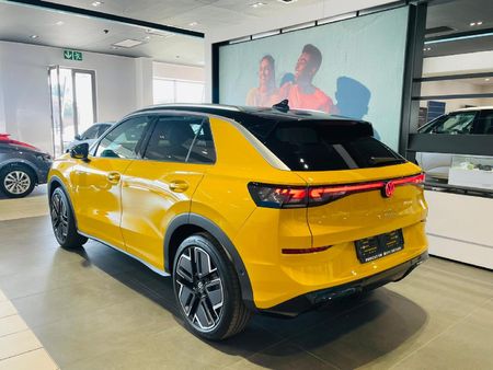 2026-Volkswagen-T-Roc-20-TSI-4M-R-Line-Auto_2