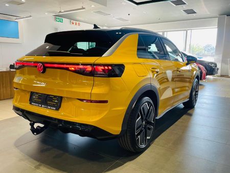 2026-Volkswagen-T-Roc-20-TSI-4M-R-Line-Auto_6