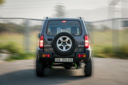 2014-Suzuki-Jimny-13_4