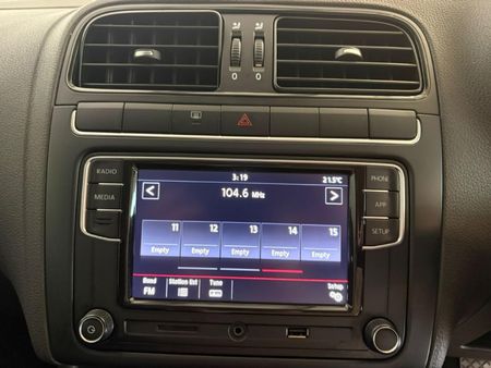 2024-Volkswagen-Polo-Vivo-14-Comfortline-5-dr_10