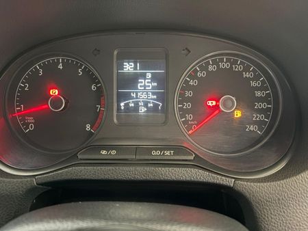 2024-Volkswagen-Polo-Vivo-14-Comfortline-5-dr_14