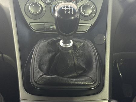 2015-Ford-Kuga-15-EcoBoost-Ambiente_11