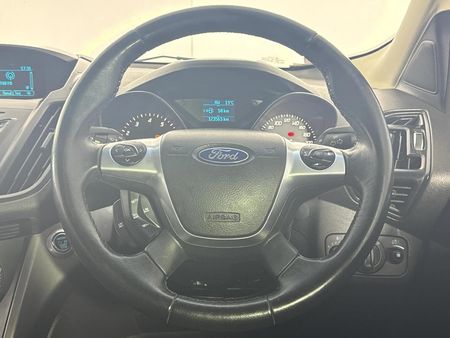 2015-Ford-Kuga-15-EcoBoost-Ambiente_12
