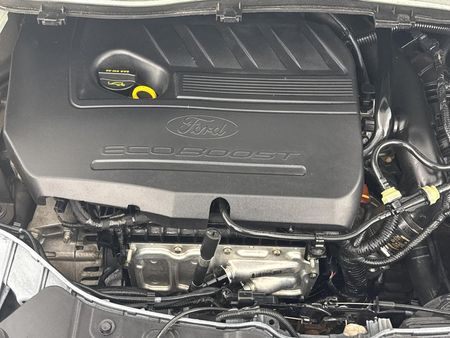 2015-Ford-Kuga-15-EcoBoost-Ambiente_13