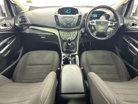 2015-Ford-Kuga-15-EcoBoost-Ambiente_6