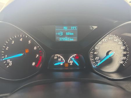 2015-Ford-Kuga-15-EcoBoost-Ambiente_7