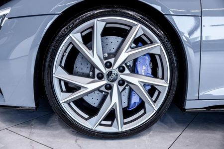 2024-Audi-R8-52-V10-quattro-Auto_10