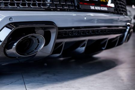 2024-Audi-R8-52-V10-quattro-Auto_12