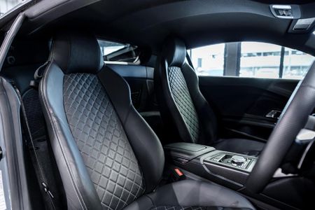 2024-Audi-R8-52-V10-quattro-Auto_17