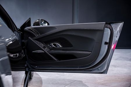 2024-Audi-R8-52-V10-quattro-Auto_19