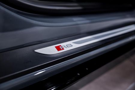 2024-Audi-R8-52-V10-quattro-Auto_21