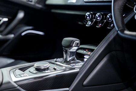 2024-Audi-R8-52-V10-quattro-Auto_22