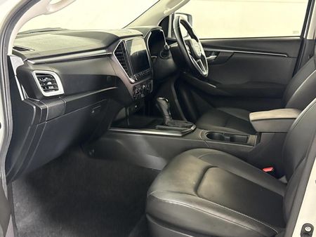 2023-Isuzu-D-Max-19-DDI-HR-LS-Auto-Double-Cab_9