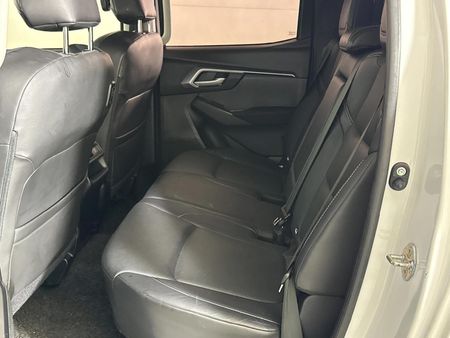 2023-Isuzu-D-Max-19-DDI-HR-LS-Auto-Double-Cab_8