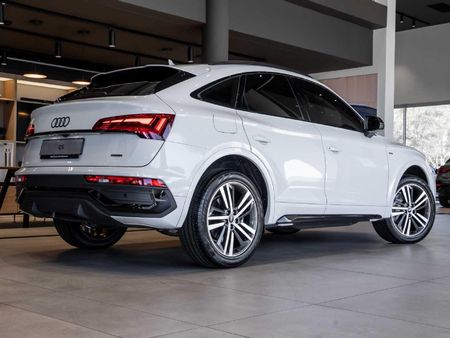 2026-Audi-Q5-Sportback-quattro-Black-Edition-40-TDI_1