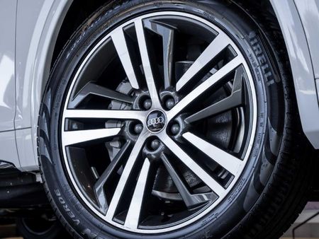 2026-Audi-Q5-Sportback-quattro-Black-Edition-40-TDI_5