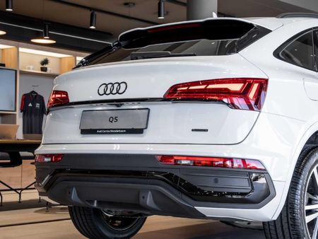 2026-Audi-Q5-Sportback-quattro-Black-Edition-40-TDI_7
