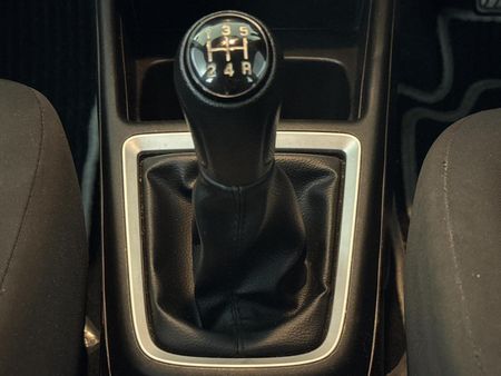 2024-Suzuki-Swift-12-GL_11