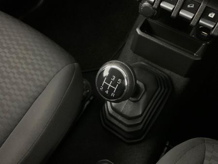 2025-Suzuki-Jimny-15-GLX_9