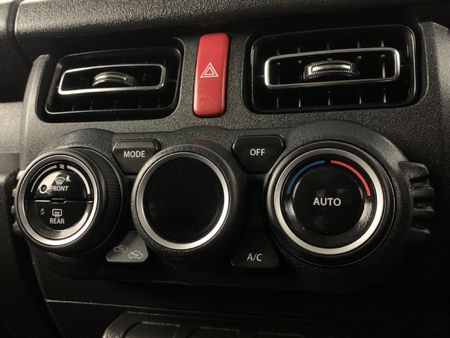 2025-Suzuki-Jimny-15-GLX_11