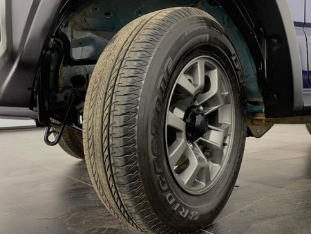 2025-Suzuki-Jimny-15-GLX_14