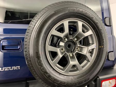 2025-Suzuki-Jimny-15-GLX_16
