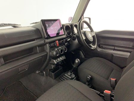 2025-Suzuki-Jimny-15-GLX_17