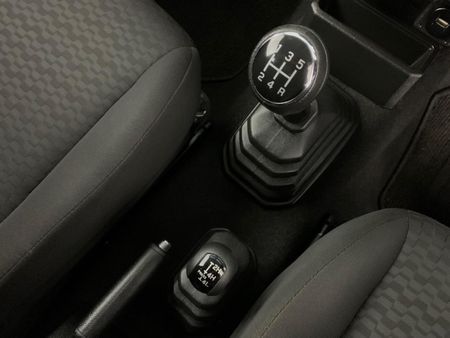 2025-Suzuki-Jimny-15-GLX_18